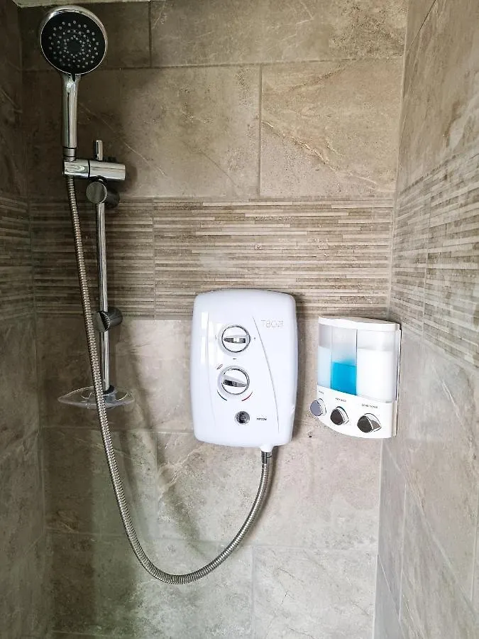 New Refurb Top Floor Flat In Central Челтенхам 0*,  Великобритания